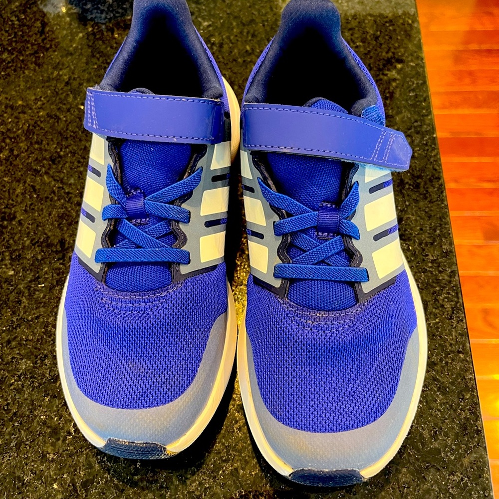 Kids Nike shoes size 1.
